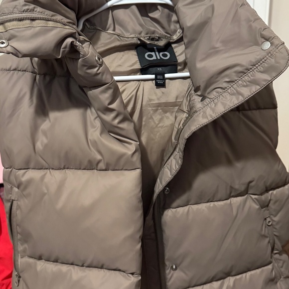 ALO YOGA Gold Rush Puffer Vest Light Cocoa Beige Women Size XS NEW Rar-SOLD OUT! - Picture 5 of 6